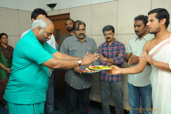 Emo Gurram Egaravachhu Movie Recording Stills 