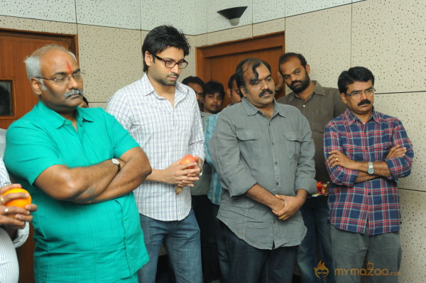 Emo Gurram Egaravachhu Movie Recording Stills 