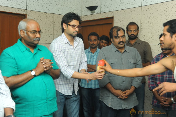 Emo Gurram Egaravachhu Movie Recording Stills 