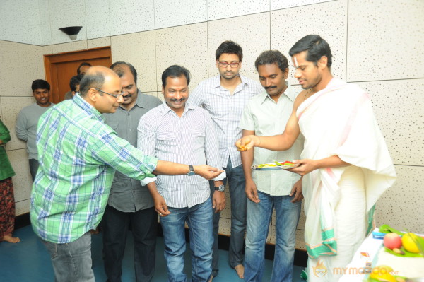 Emo Gurram Egaravachhu Movie Recording Stills 