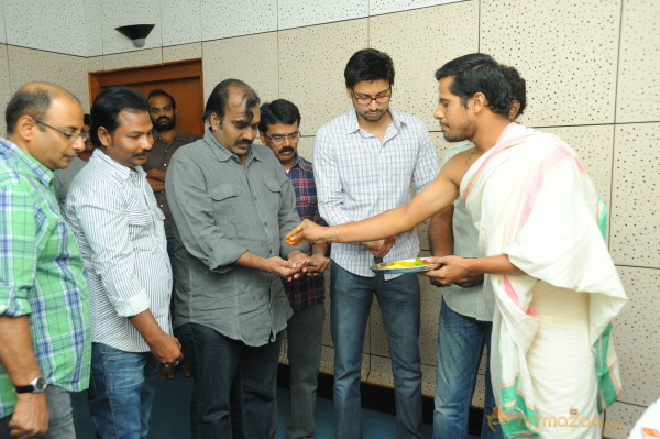 Emo Gurram Egaravachhu Movie Recording Stills 