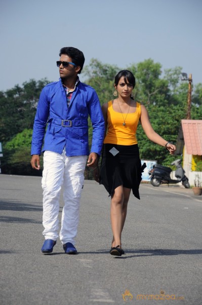 Entha andanga unnave Movie Stills