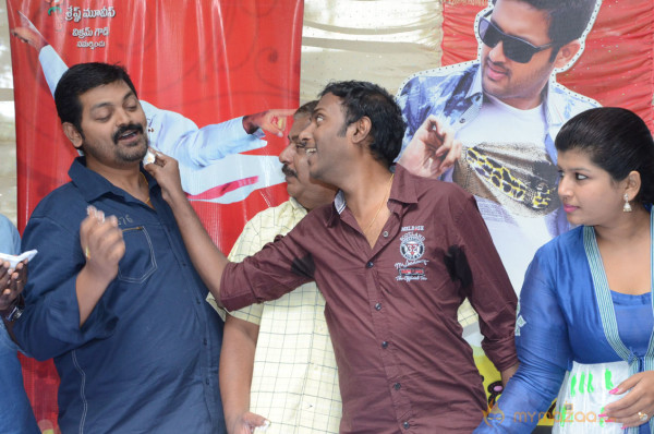 Gunde Jaari Gallanthayyinde 100 Days Sucessmeet Photos