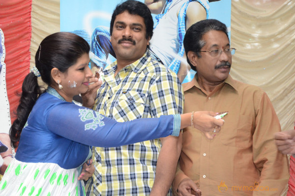 Gunde Jaari Gallanthayyinde 100 Days Sucessmeet Photos