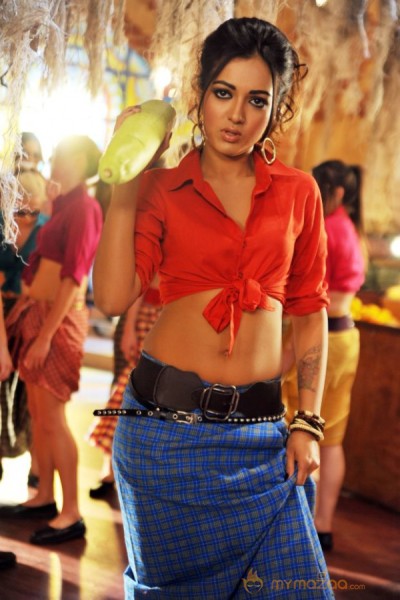 Iddarammayilatho  Hot photos