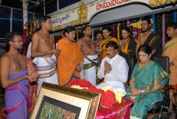 Megastar Chiranjeevi At Film nagar Temple Photos