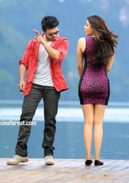 Naayak Movie Latest Hot Photos