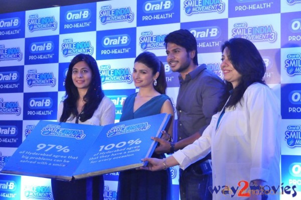  Prachi Desai & Sundeep Kishan Oral B Event 