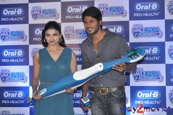  Prachi Desai & Sundeep Kishan Oral B Event 