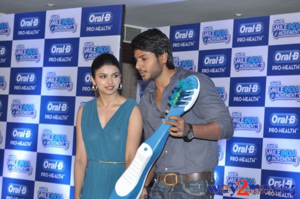  Prachi Desai & Sundeep Kishan Oral B Event 