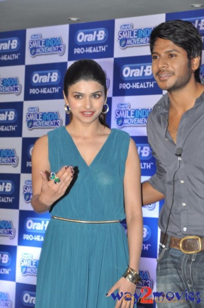  Prachi Desai & Sundeep Kishan Oral B Event 