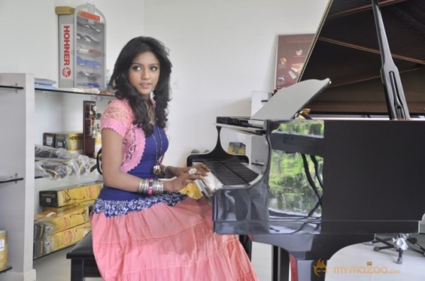 Prema Ishq Kaadhal Movie Stills