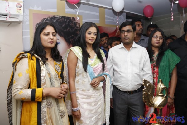 Priyamani Launch Lakme Salon  