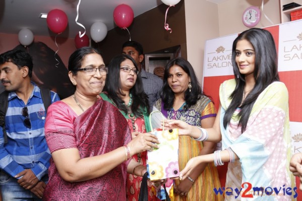 Priyamani Launch Lakme Salon  