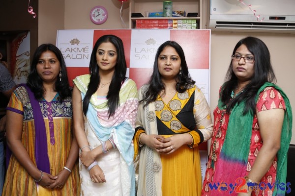 Priyamani Launch Lakme Salon  