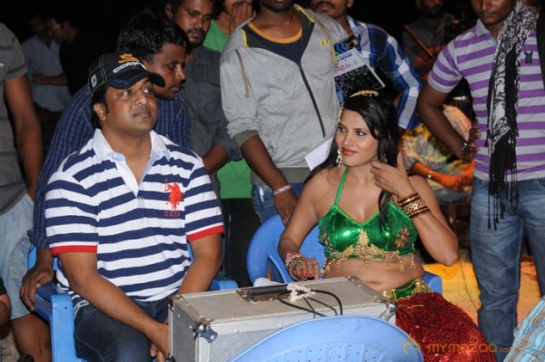 Pustakamlo konni Pegeelu Missing Movie Working Stills