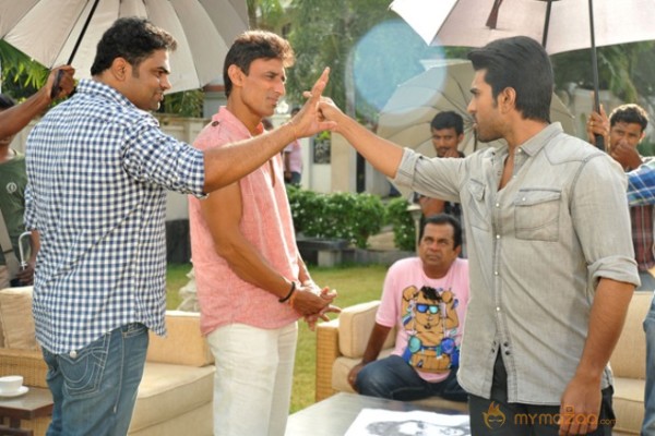 Ram Charan Yevadu Working Stills