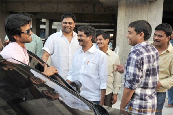 Ram Charan Yevadu Working Stills