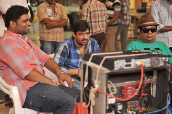 Ram Charan Yevadu Working Stills