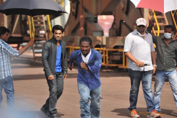 Ram Charan Yevadu Working Stills