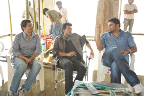 Ram Charan Yevadu Working Stills