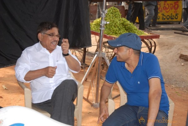 Ram Charan Yevadu Working Stills