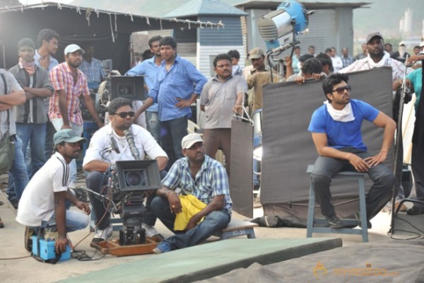 Ram Charan Yevadu Working Stills