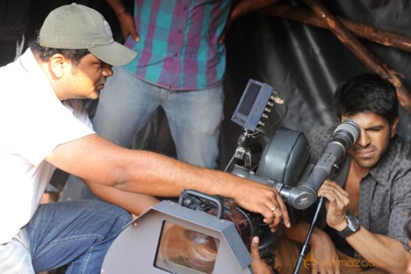 Ram Charan Yevadu Working Stills