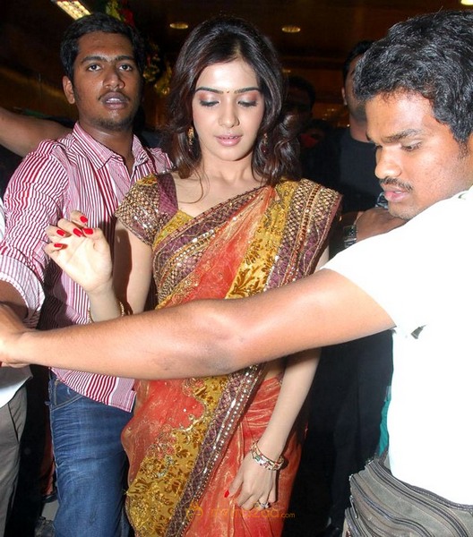 Samantha New Photo Stills In Saree