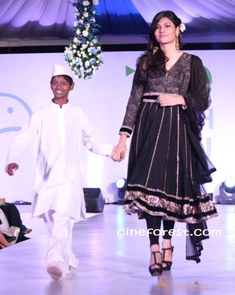 SANIYA AT ‘WALK FOR PEACE’ RAMP WALK EVENT