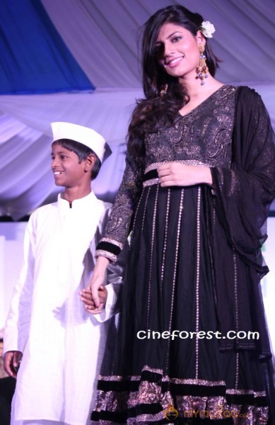 SANIYA AT ‘WALK FOR PEACE’ RAMP WALK EVENT