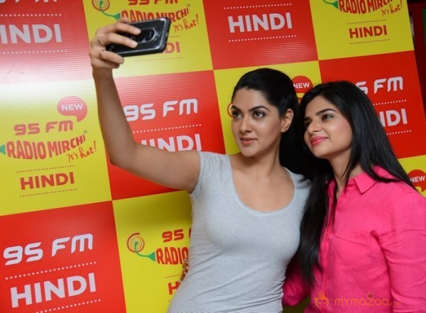 Selfie Raja Team at Radio Mirchi Stills