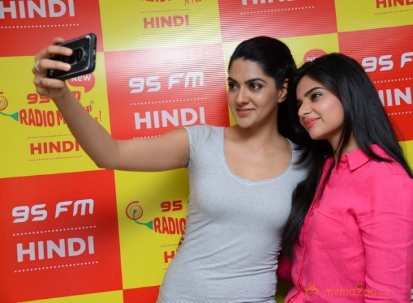 Selfie Raja Team at Radio Mirchi Stills