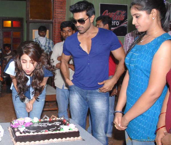 Shruti Haasan Birthday Celebration At Yevadu Set  