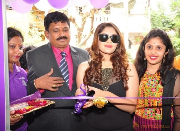 Surabhi at Naturals Franchise Salon Opening