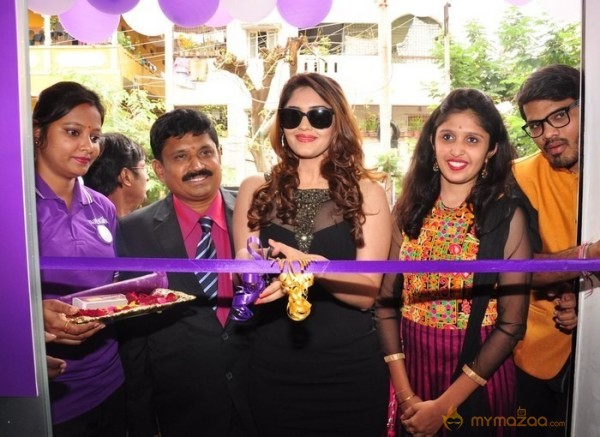 Surabhi at Naturals Franchise Salon Opening