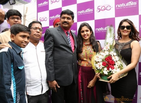 Surabhi at Naturals Franchise Salon Opening