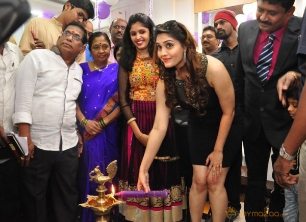 Surabhi at Naturals Franchise Salon Opening