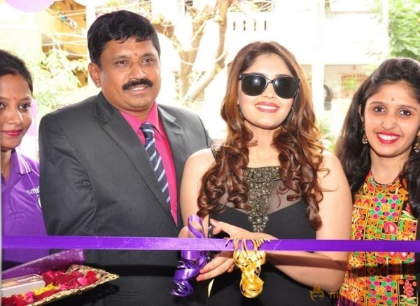 Surabhi at Naturals Franchise Salon Opening