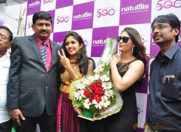 Surabhi at Naturals Franchise Salon Opening