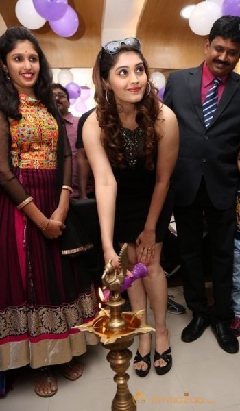 Surabhi at Naturals Franchise Salon Opening