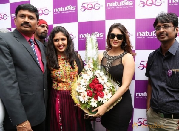 Surabhi at Naturals Franchise Salon Opening