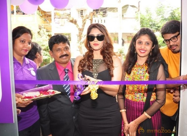 Surabhi at Naturals Franchise Salon Opening