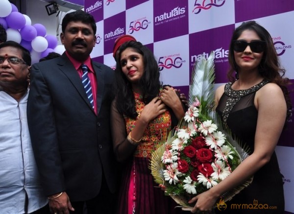 Surabhi at Naturals Franchise Salon Opening