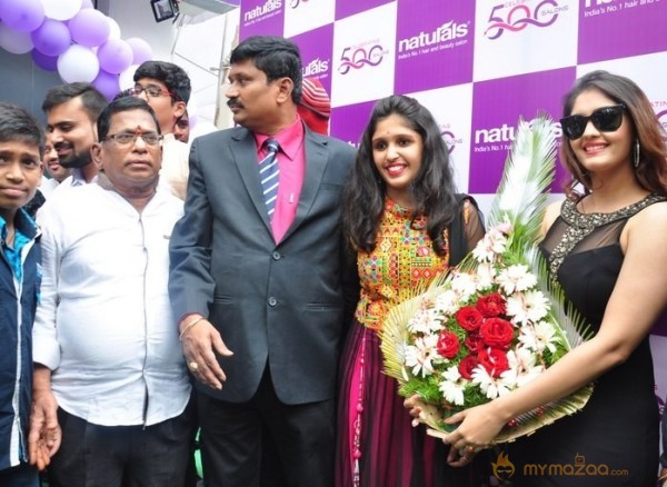 Surabhi at Naturals Franchise Salon Opening