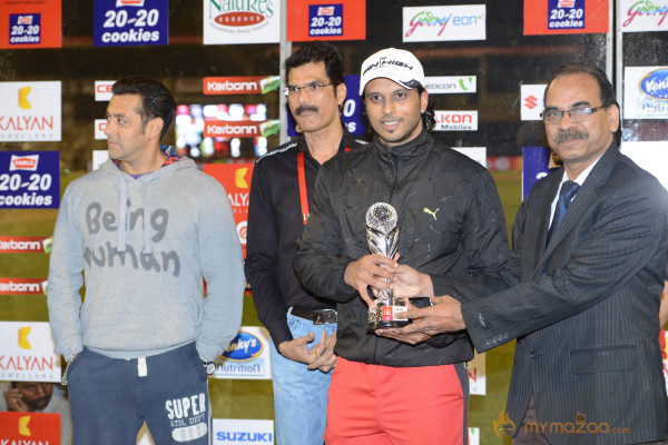 Telugu Warriors & Mumbai Heroes Teams At LB Stadium 