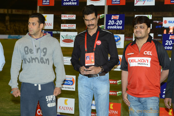 Telugu Warriors & Mumbai Heroes Teams At LB Stadium 