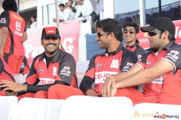 Telugu Warriors & Mumbai Heroes Teams At LB Stadium 