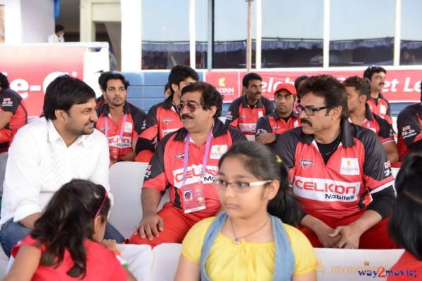 Telugu Warriors & Mumbai Heroes Teams At LB Stadium 