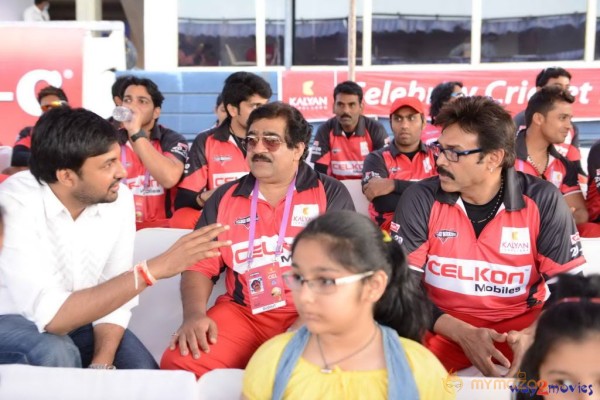 Telugu Warriors & Mumbai Heroes Teams At LB Stadium 